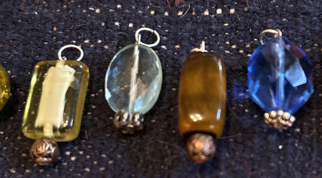 LOT OF 10 VINTAGE TO NOW PENDANTS VARIOUS SIZES HAND BLOWN GLASS PENDANTS CHARMS