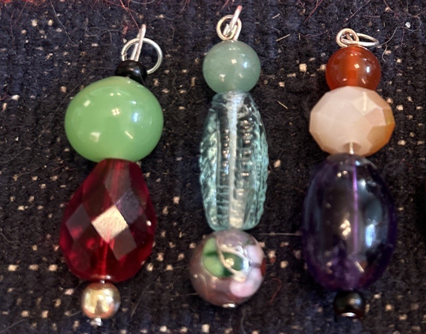 LOT OF 10 VINTAGE TO NOW PENDANTS VARIOUS SIZES HAND BLOWN GLASS PENDANTS CHARMS