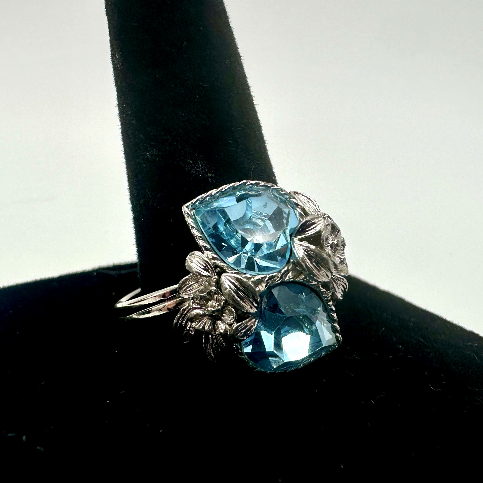 VTG Sarah Coventry Love Story Ring Aqua Blue Glass Heart Floral Silver Tone Sz 7