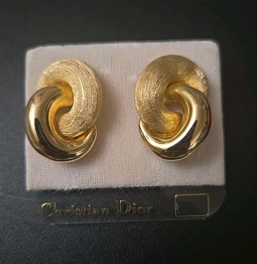 GORGEOUS Vtg Christian Dior Signed Gold Tone Clip-on Earrings NOS