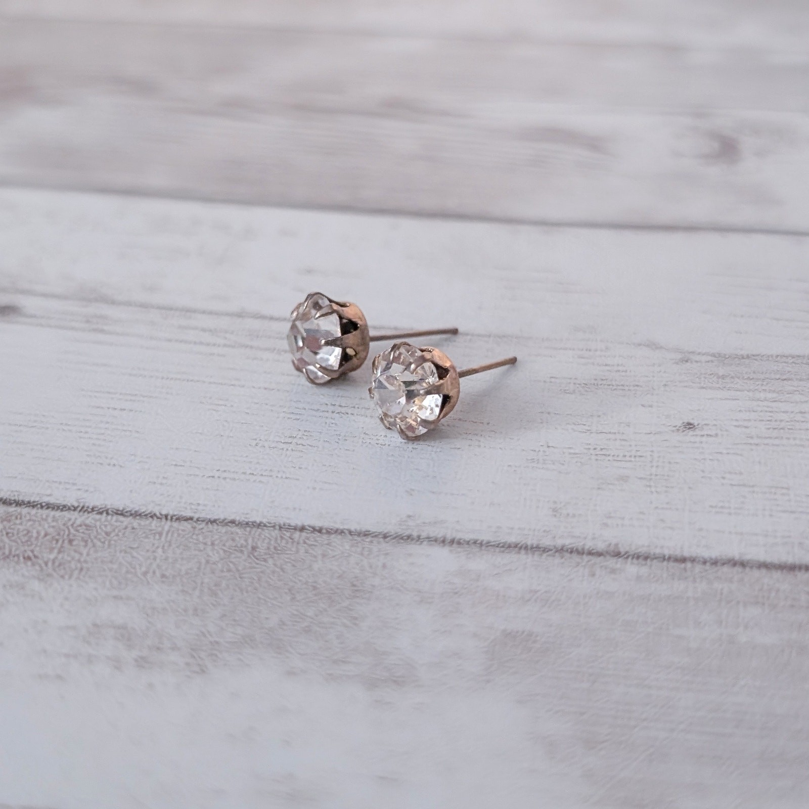 Vintage Stud Earrings Gold Tone Clear Gem Just Over 0.25″ – Fair Condition