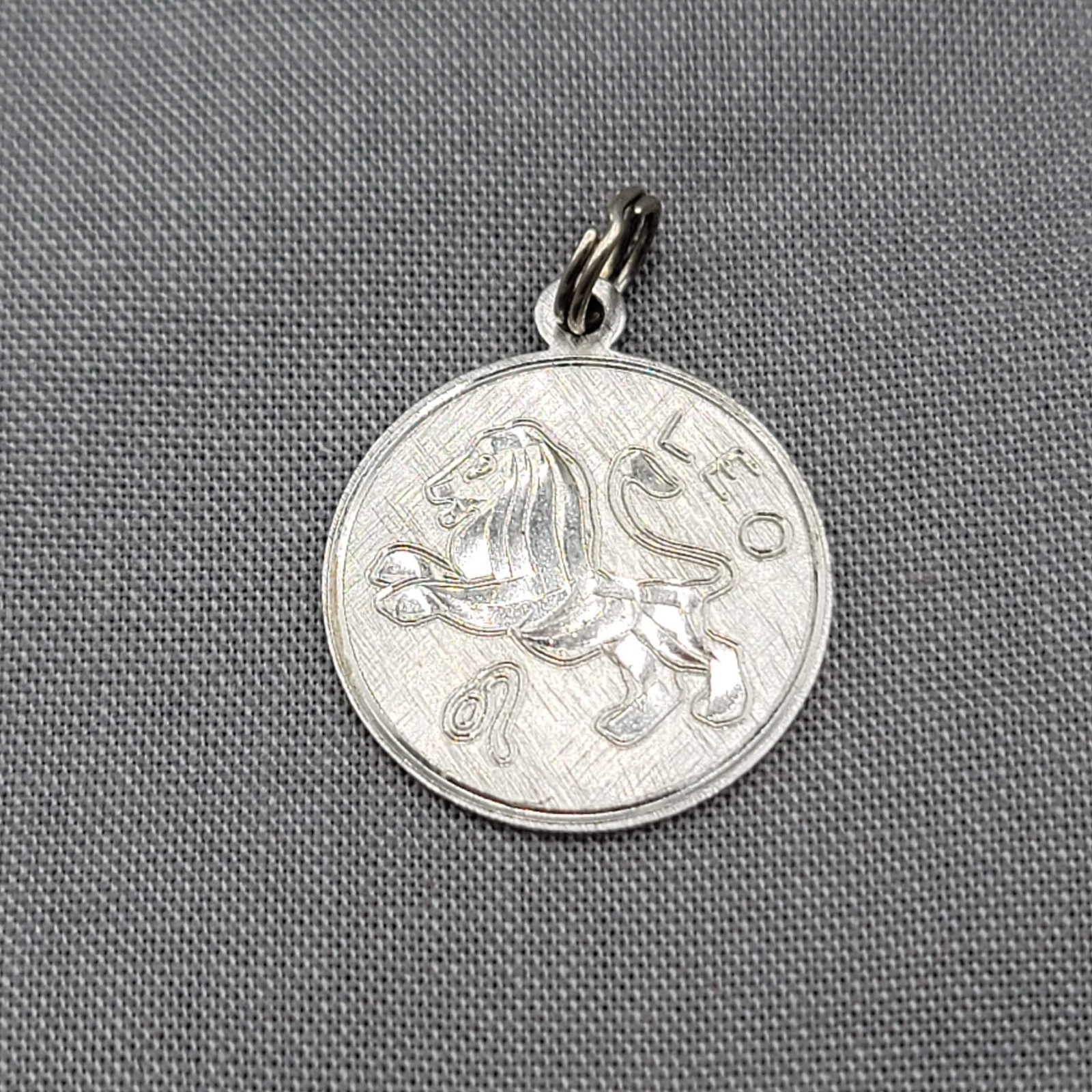Griffith & Sons 925 Sterling Silver Vintage Leo Zodiac Sign Charm Pendant 7/8″