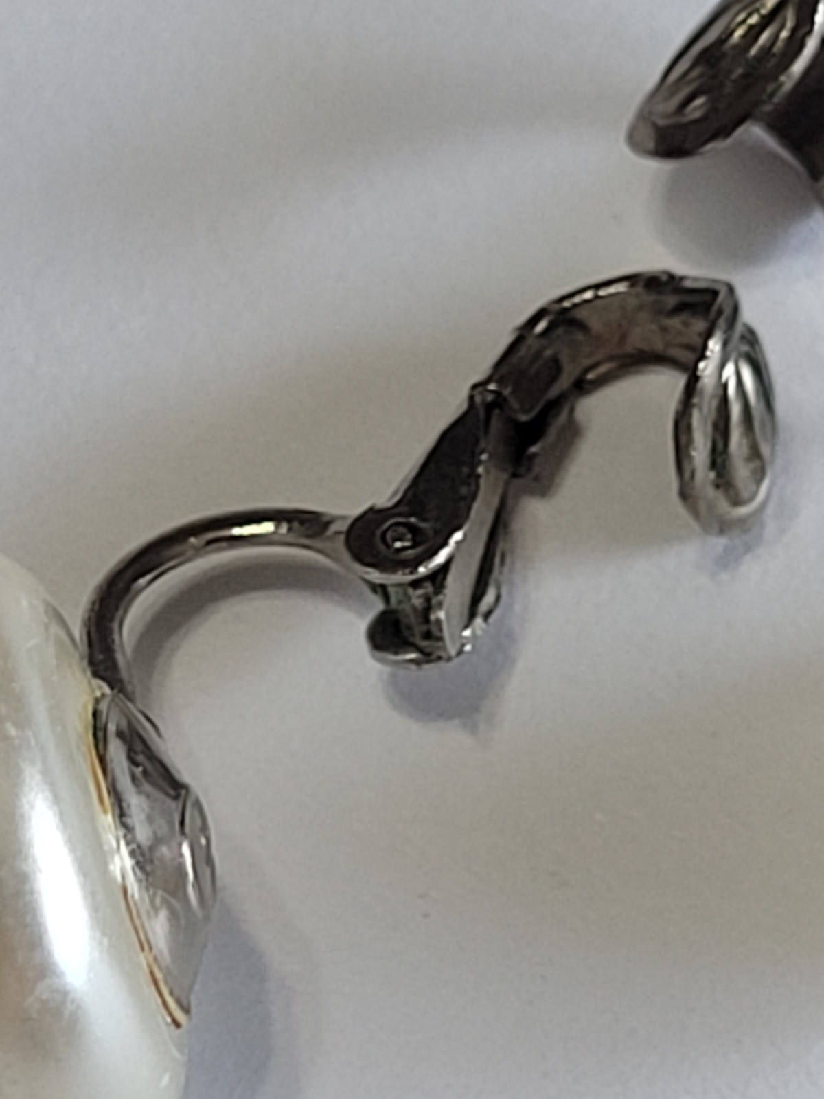 Vintage Richie Liu Earrings Imitation Pearl Lever Clip-on Back Fashion Earrings