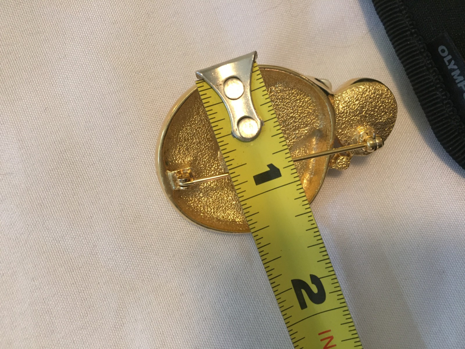 Givenchy Faux Pearl Gold Tone Oval Brooch w/Rhinestone Vintage Authentic