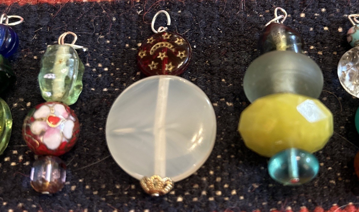 LOT OF 10 VINTAGE TO NOW PENDANTS VARIOUS SIZES HAND BLOWN GLASS PENDANTS CHARMS