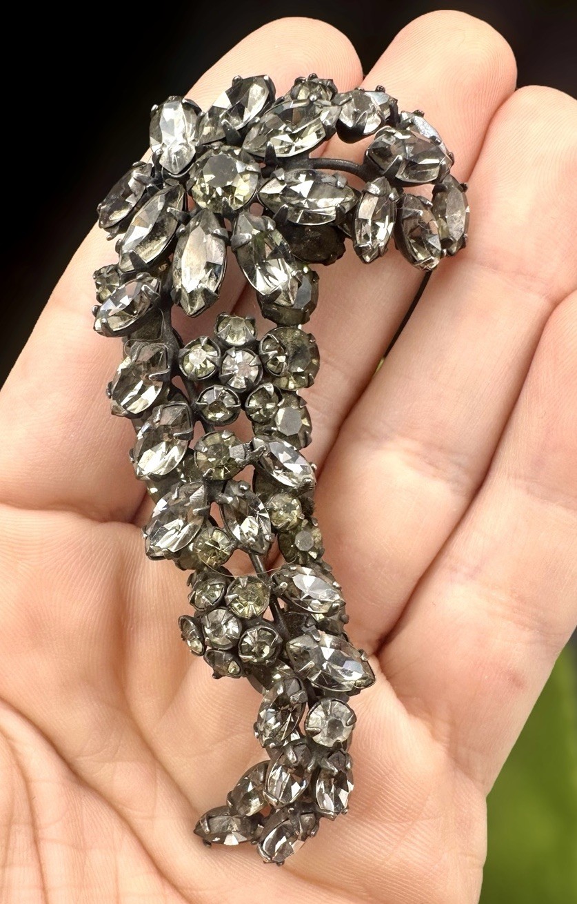 Vtg Verified SCHREINER Sculptural Smoky Rhinestone Spray Floral Cluster Brooch