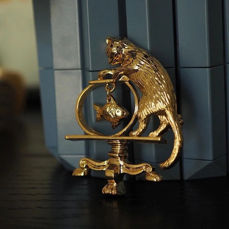 2Pcs Antique Jewelry Cat Vintage Fishing Brooch Personality Zinc Alloy USA
