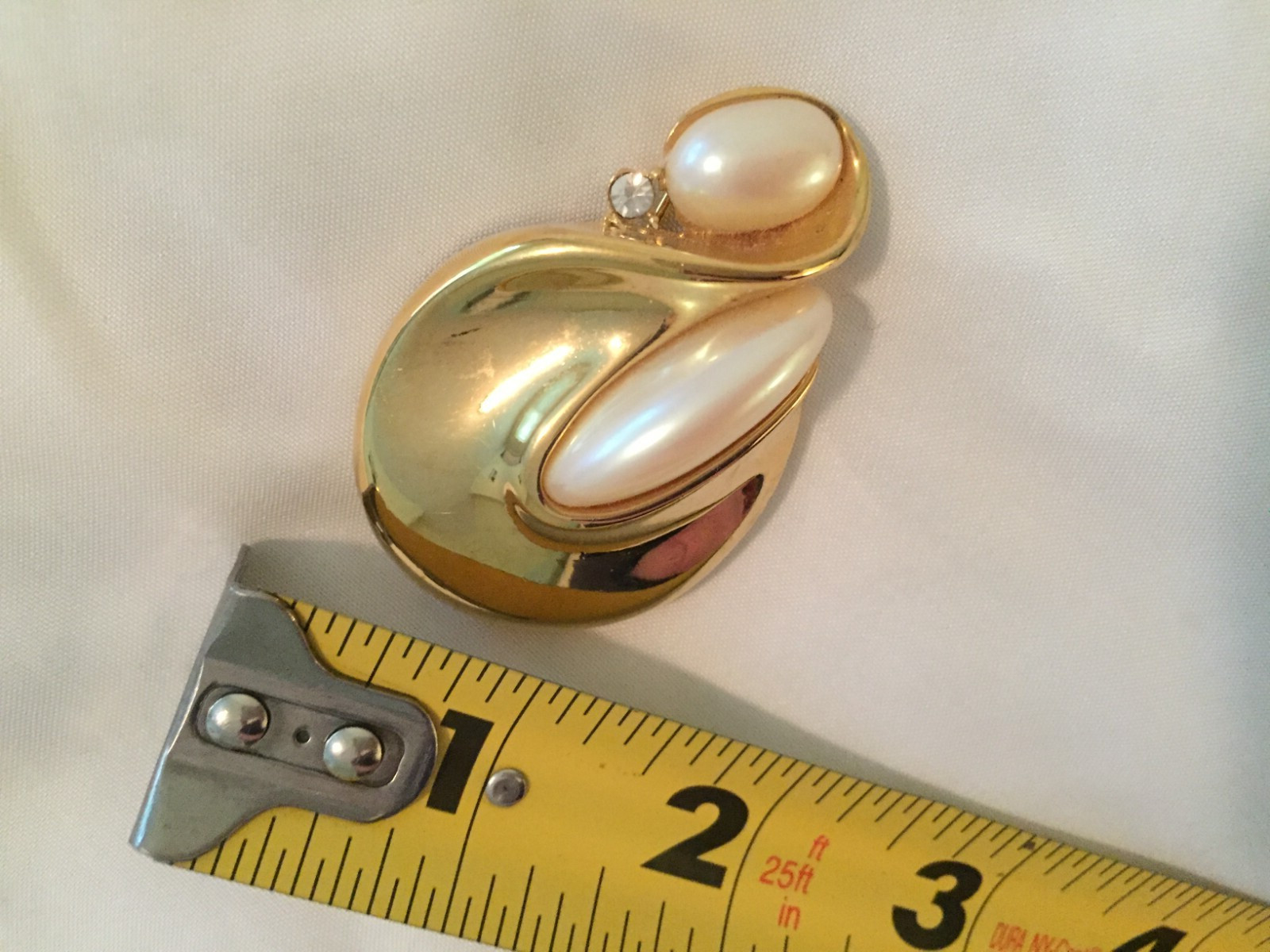 Givenchy Faux Pearl Gold Tone Oval Brooch w/Rhinestone Vintage Authentic