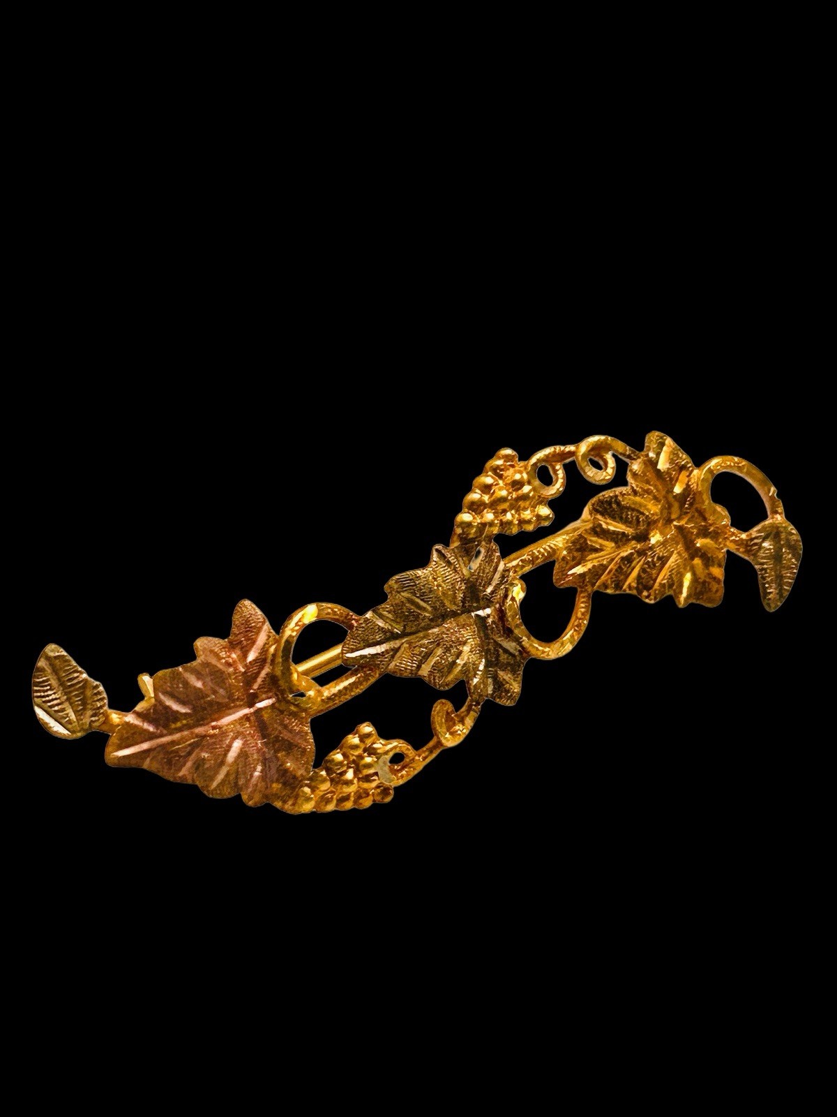 VTG 10k Black Hills Gold TRI COLOR LEAF GRAPE VINE PIN BROOCH NEW