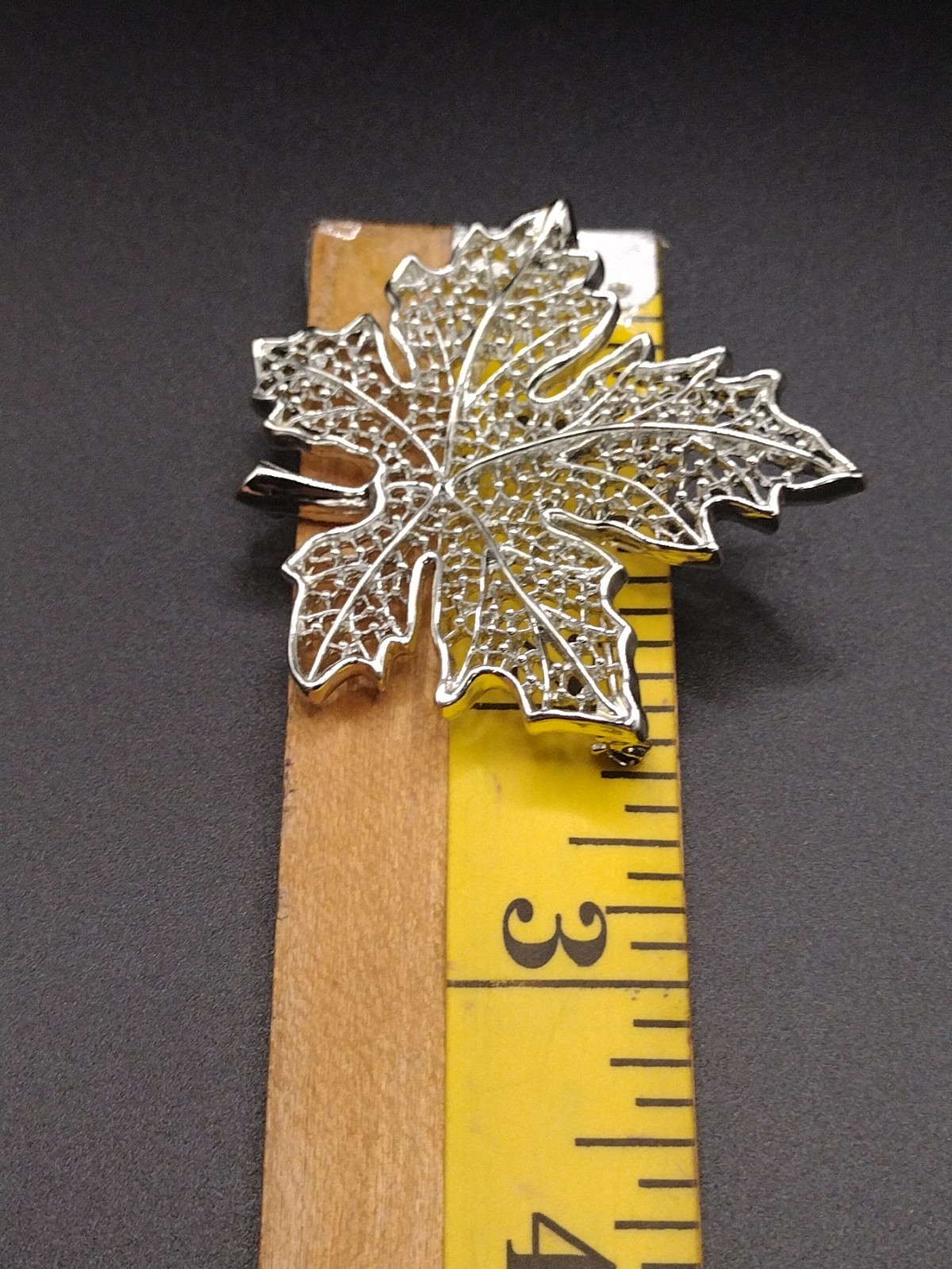 VTG. Sarah Coventry “SUMMER FROST” Shiny Silver Tone Maple Leaf Brooch