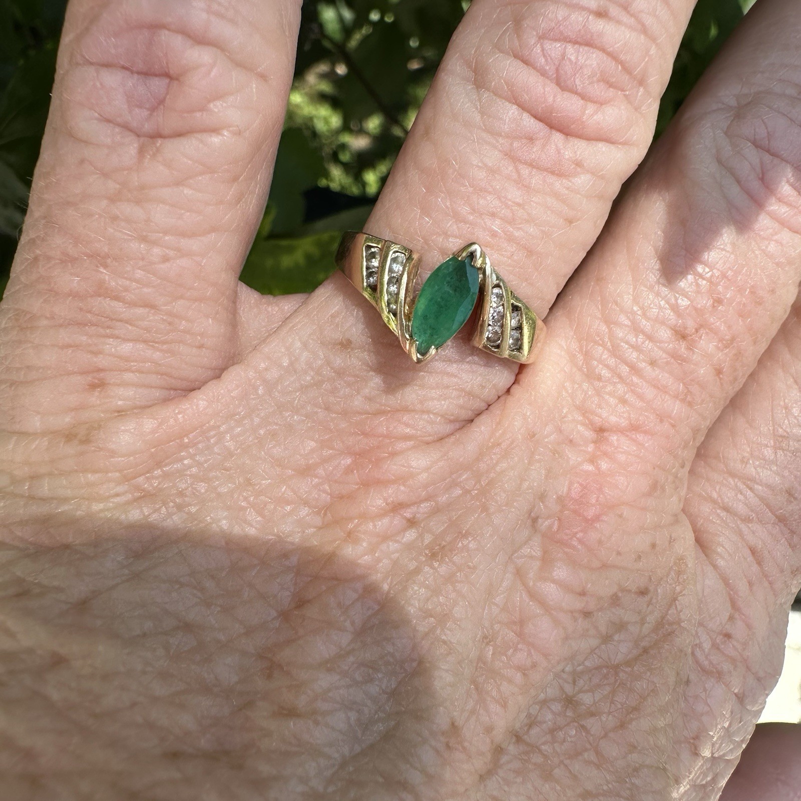 14k Vintage Yellow Gold, Diamond And Emerald Ring. 3.8g