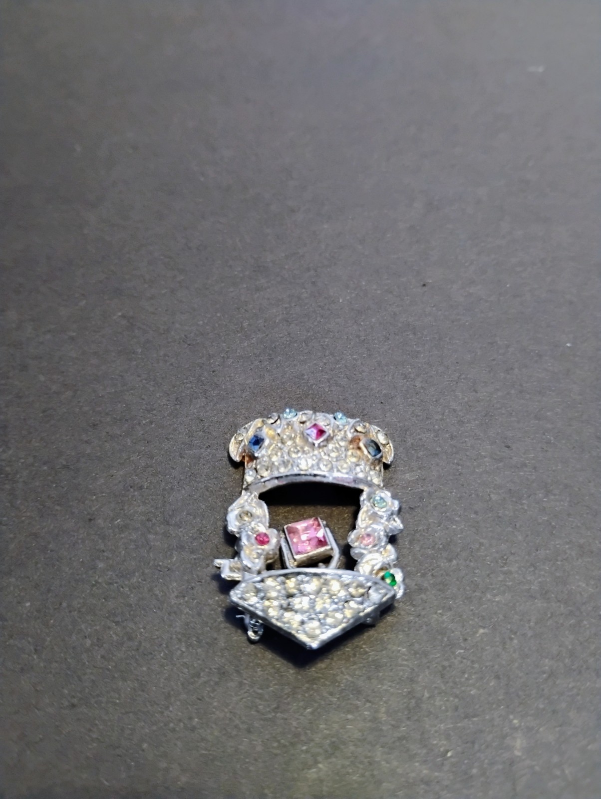 Vintage Rhinestone Wishing Well Pin Brooch Silver Tone 1.25″X1″ Unsigned