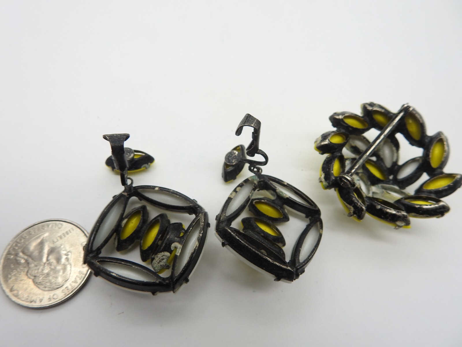Yellow White Prong Set Marquise Glass Dangle Clip On Earring Brooch Set Vintage