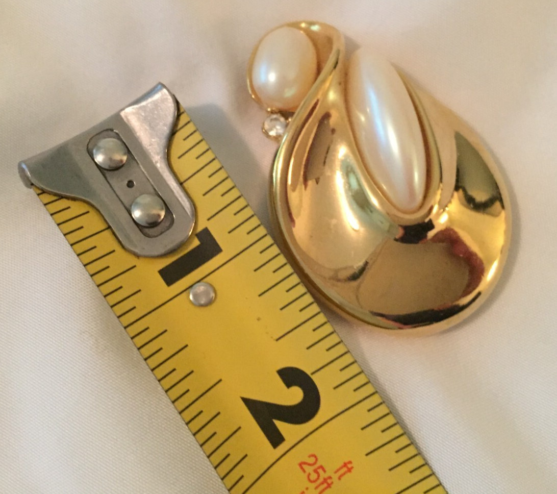 Givenchy Faux Pearl Gold Tone Oval Brooch w/Rhinestone Vintage Authentic