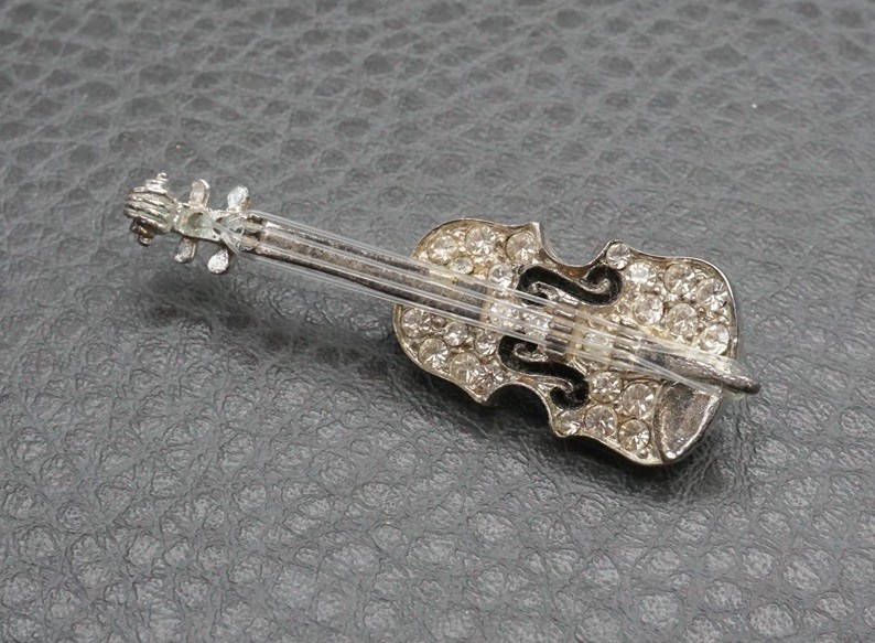 Vintage Pavé Crystal Rhinestone Enamel Violin Music Instrument Brooch Pin