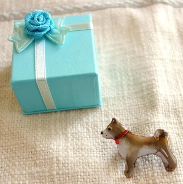 Shiba inu – Japanese cloisonné enamel Pin Badge Brooch Made-to-order NEW