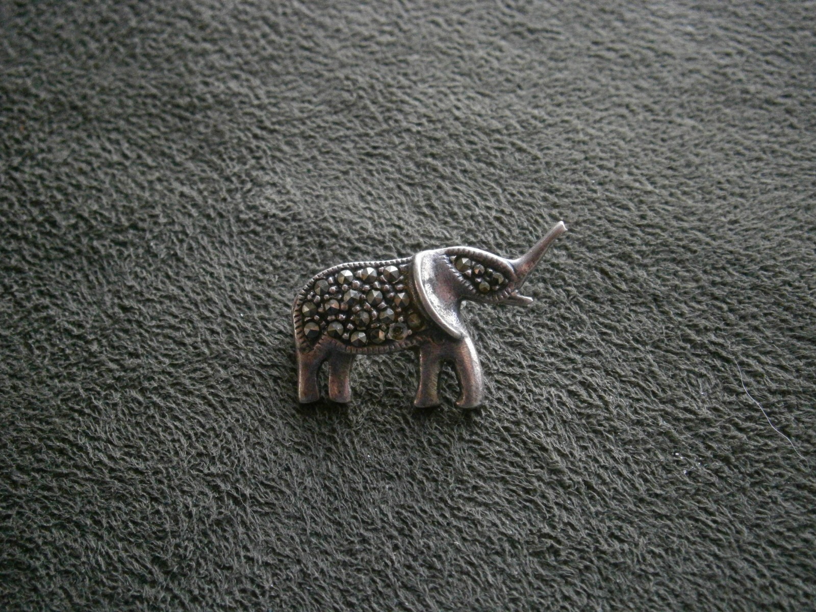 Small Elephant Vintage Sterling Silver & Marcasite Brooch 3.0g