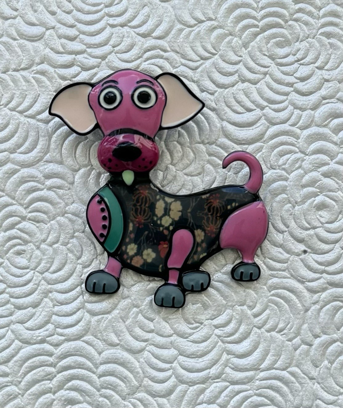 Vintage style dog brooch pin enamel on metal