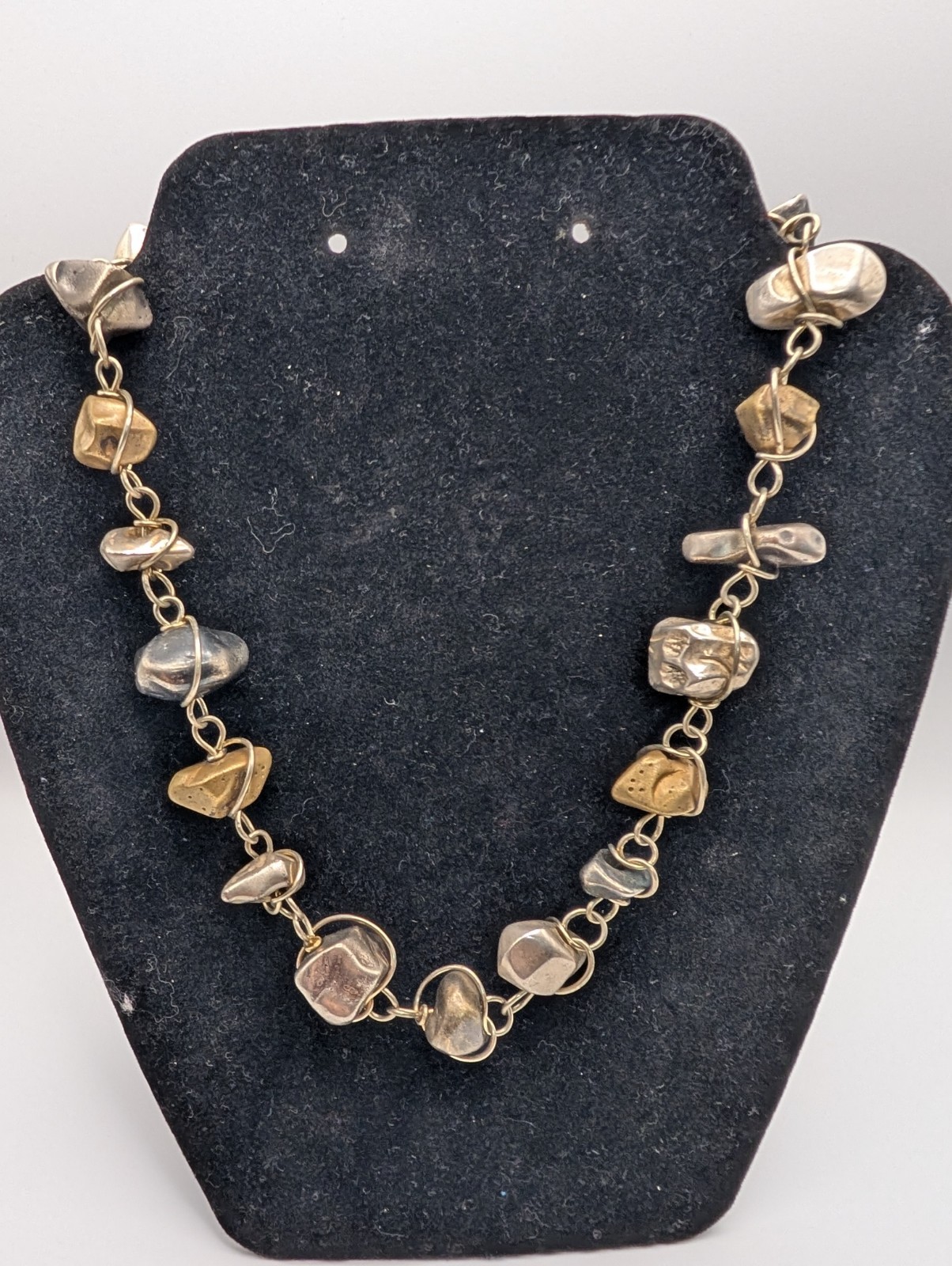 Abra Couture Chunky “T-Shirt” Ncklace Pewter Wire Wrap Metallic color stones 16”