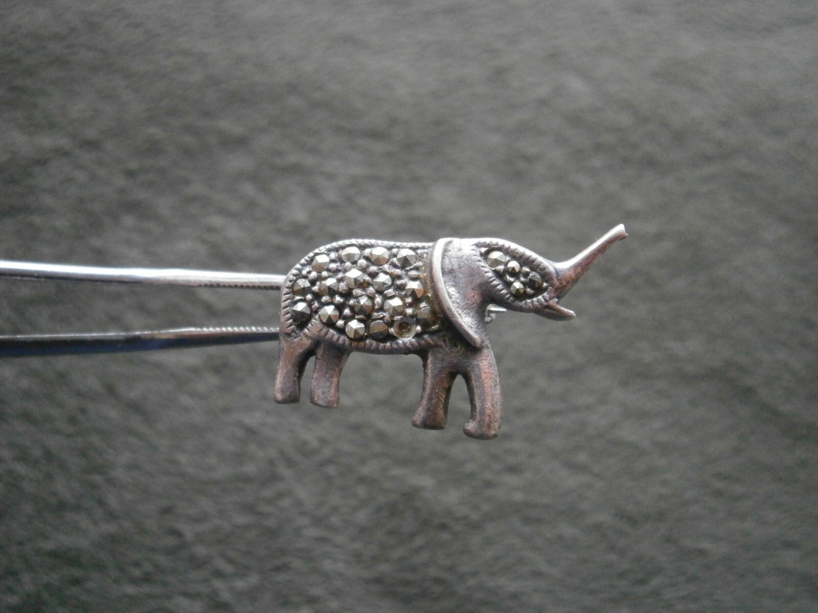 Small Elephant Vintage Sterling Silver & Marcasite Brooch 3.0g