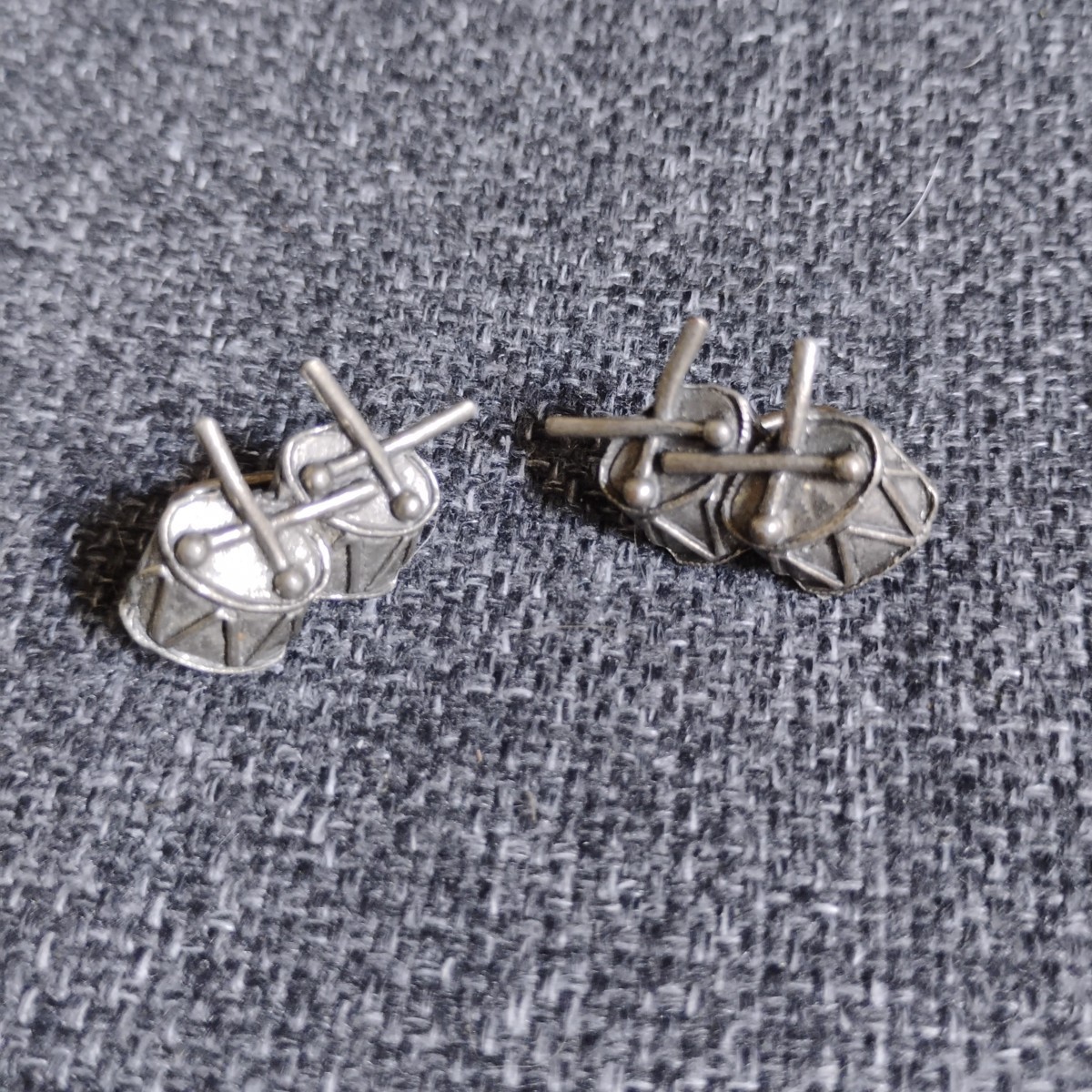 Vintage Snare Drum w/ Drumsticks Metal Clip On Earrings Music Motif 1/2″ x 3/4″