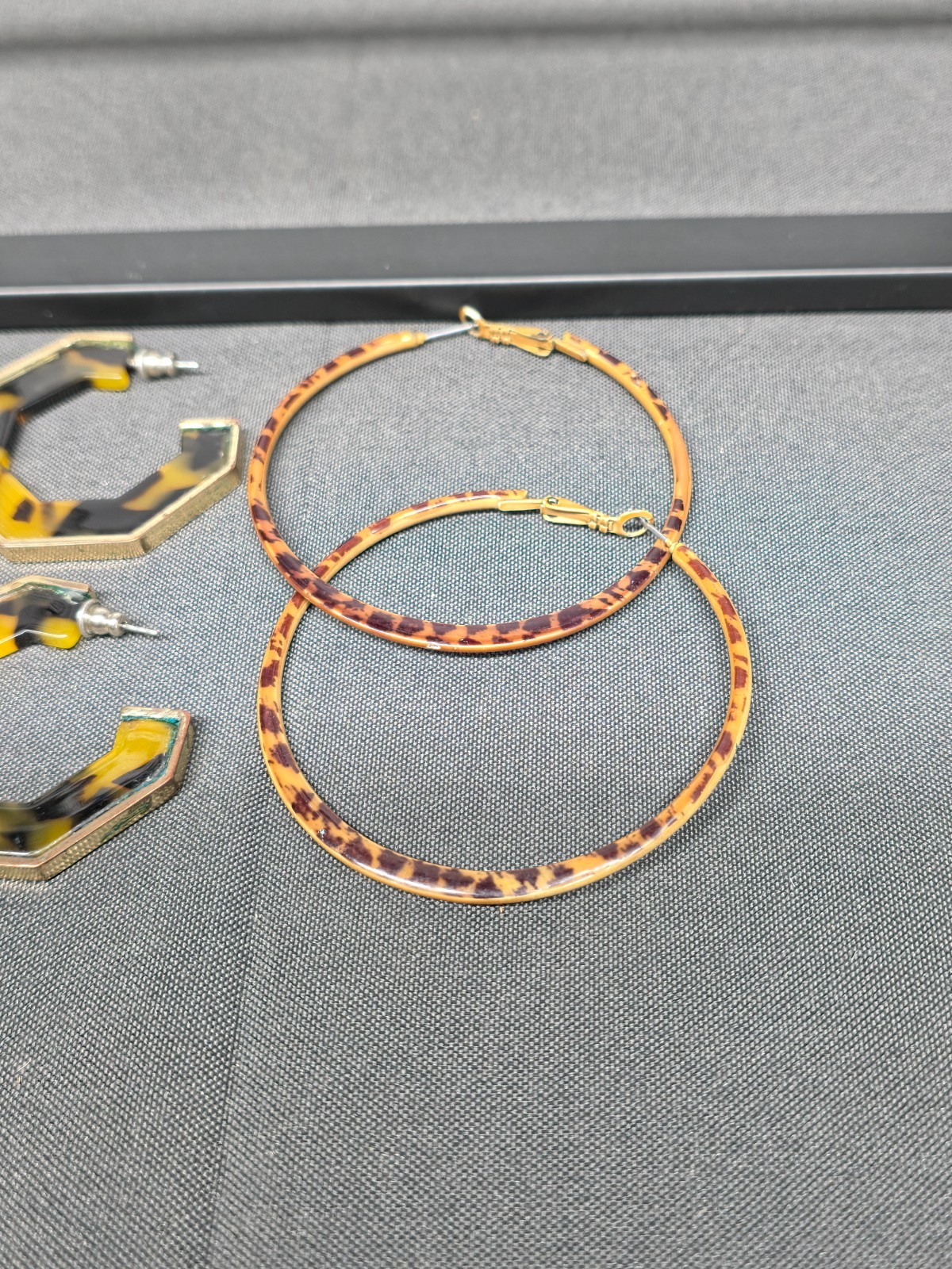 Lot of 3 Vintage Tortoiseshell Leopard Print Hoop Earrings Acetate Acrylic Gold