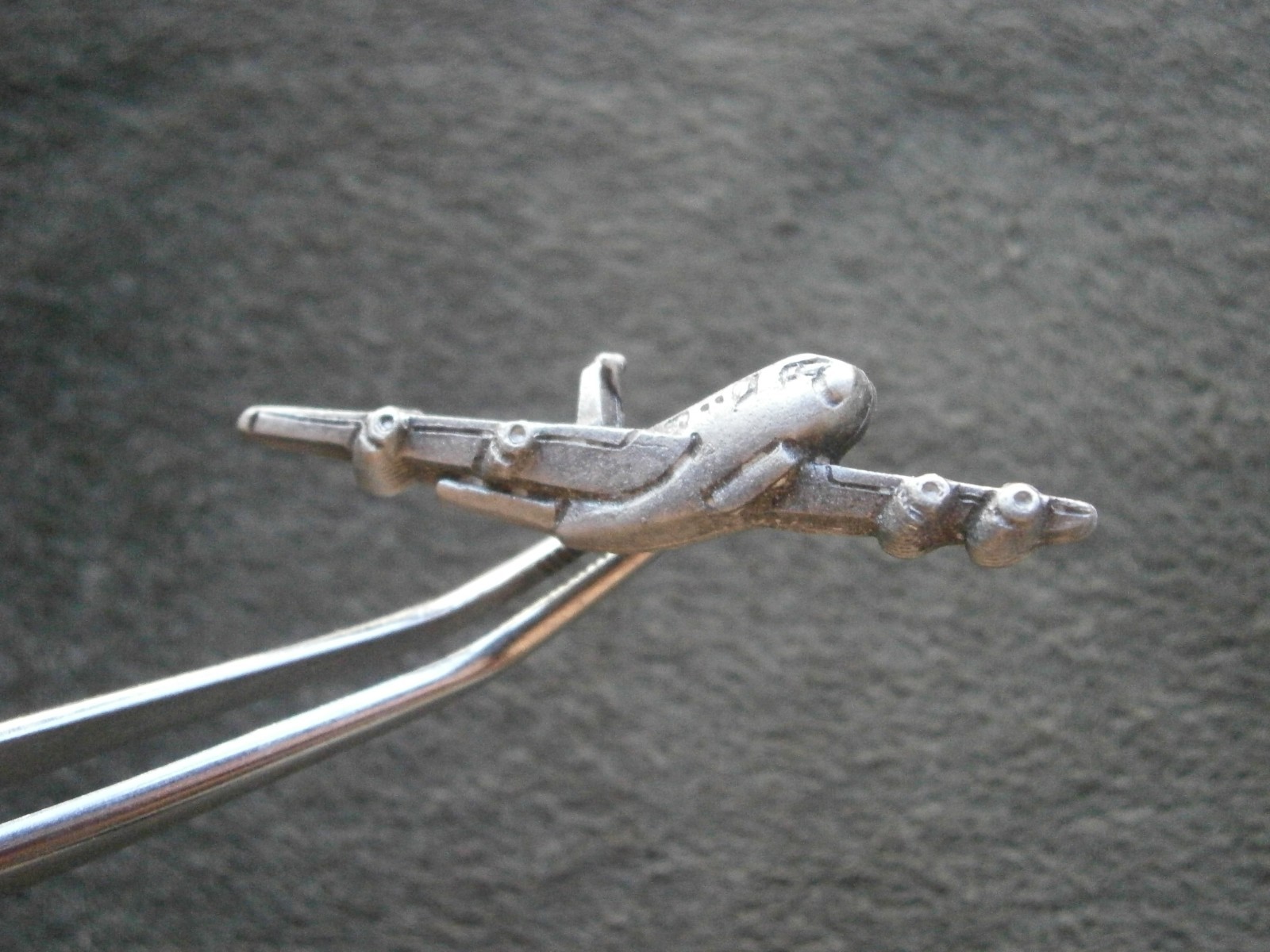 C-17 Globemaster Aircraft Vtg Military Pewter Lapel Pin Hat Badge Tie Tack 3.1g