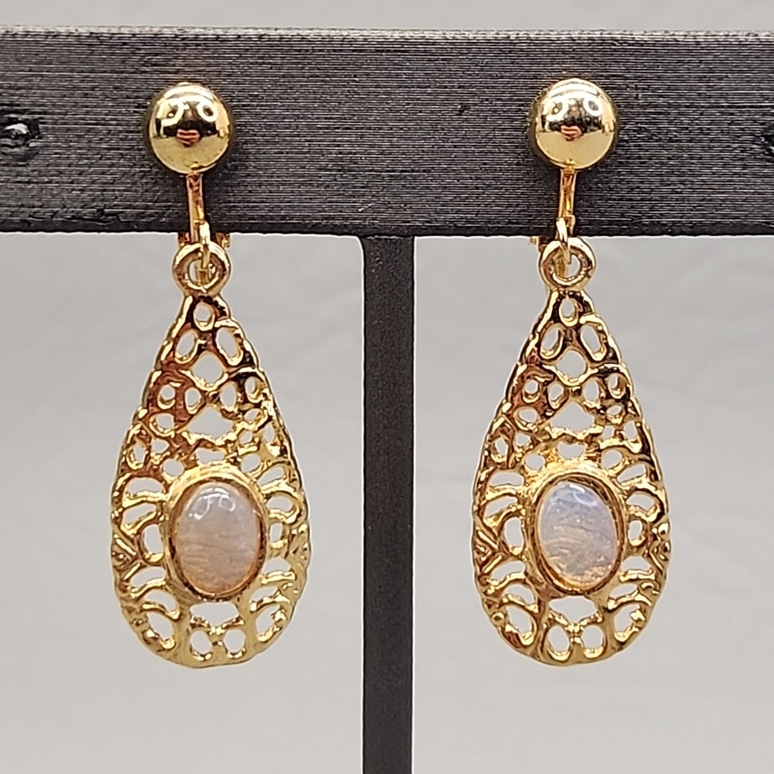 Vintage Faux Opal Clip On Earrings Oval Glass Teardrop Dangle Gold Tone 1.5″