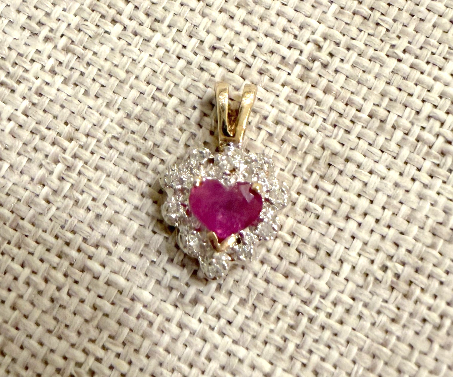 Vintage 14K Yellow Gold Heart Ruby & Diamond Small Heart Shaped Pendant .88g
