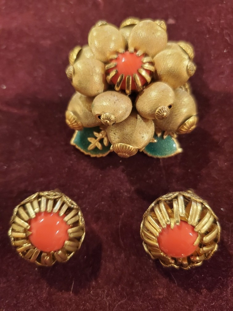 Amourelle Pin Earring Set Flowers W/ Gold Textured Beads w/ Orange Glass Beads