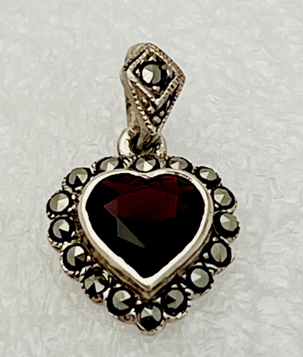 New 925 Sterling Silver Thailand Marcasite Garnet Heart Pendant