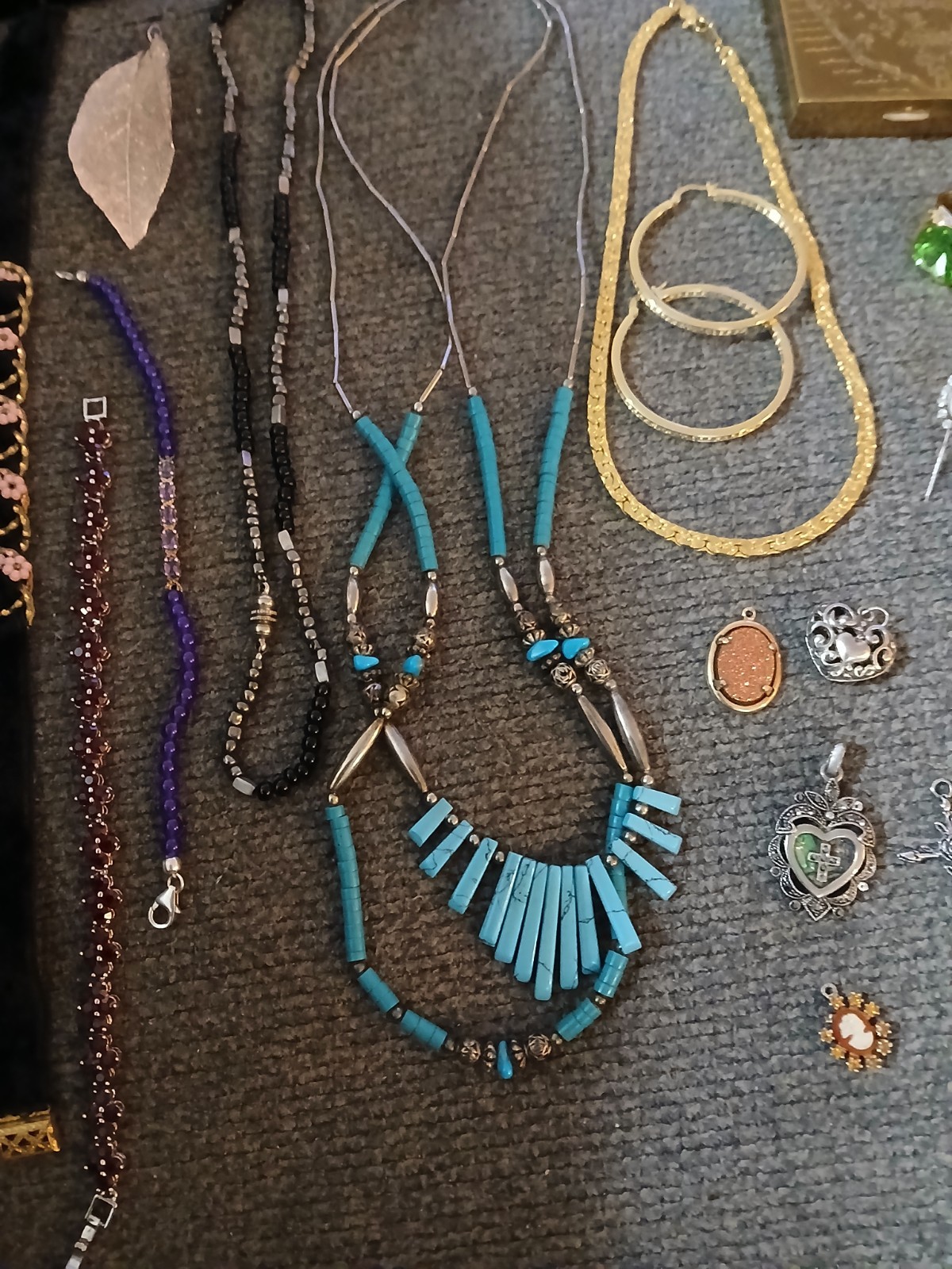 Large 21 piece Vintage jewelry Lot, necklaces, rings, bracelets, Compact, pins.