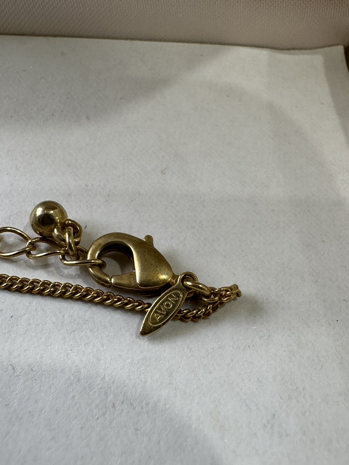 Vintage AVON Gold Tone Rhinestone Open Floating Heart Pendant Necklace w/ Box