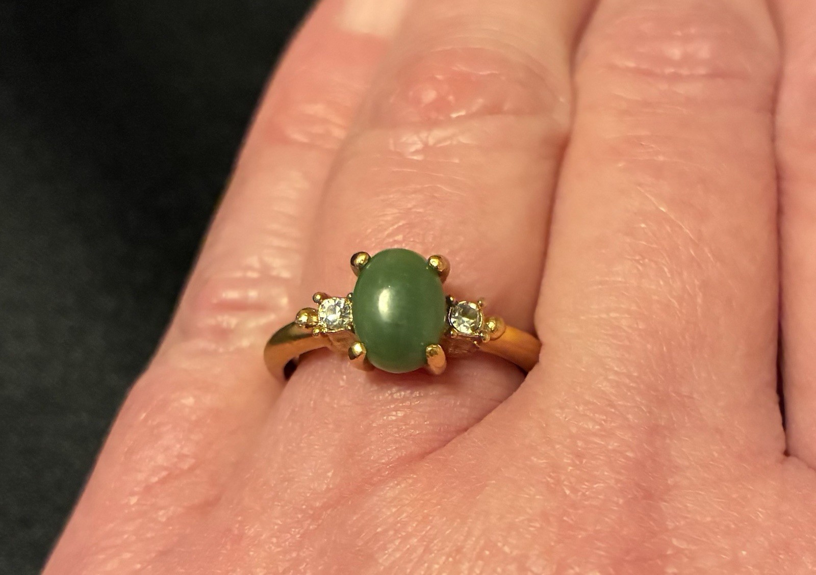 Vintage Avon Gold Tone Oval Green Jade Stone Ring. Beautiful For Any Occasion