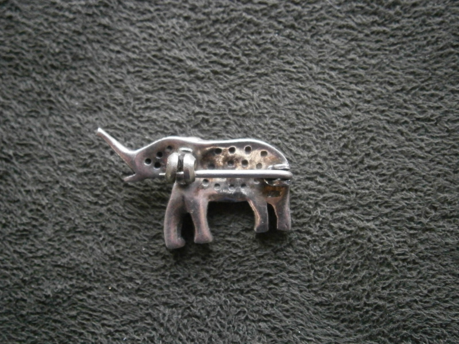 Small Elephant Vintage Sterling Silver & Marcasite Brooch 3.0g