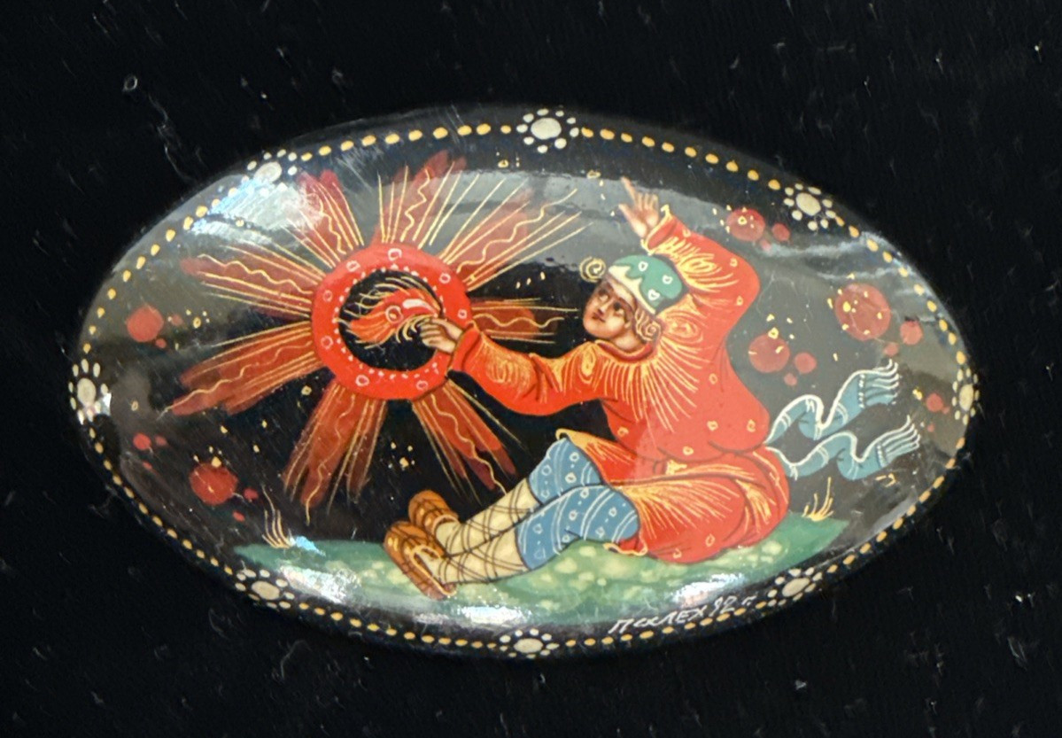 Vintage Oval Russian Signed Lacquer Fairy Tale Story Pin Brooch 1992