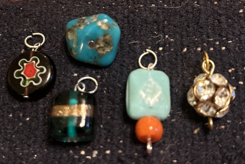 LOT OF 17 VINTAGE TO NOW PENDANTS VARIOUS SIZES HAND BLOWN GLASS PENDANTS
