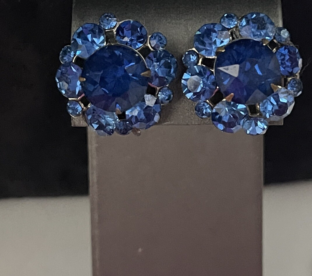 Vintage MCM Prong Set Sparkling Blue Rhinestone Silvertone Screwback Earrings