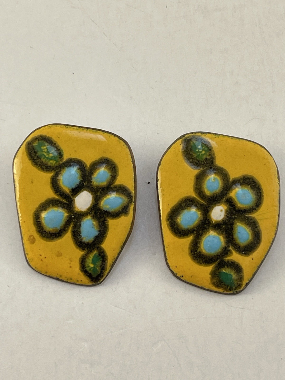 Vin. MCM Italian Enamel on Copper Brooch & Clip Earrings Set Yellow Floral Italy