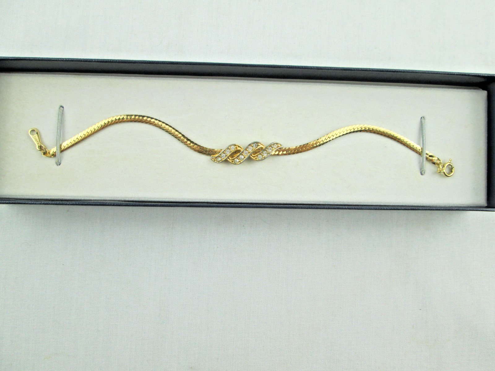 1986 SPARKLE TWIST Bracelet by AVON 6.5” Rein stones Gold Tone