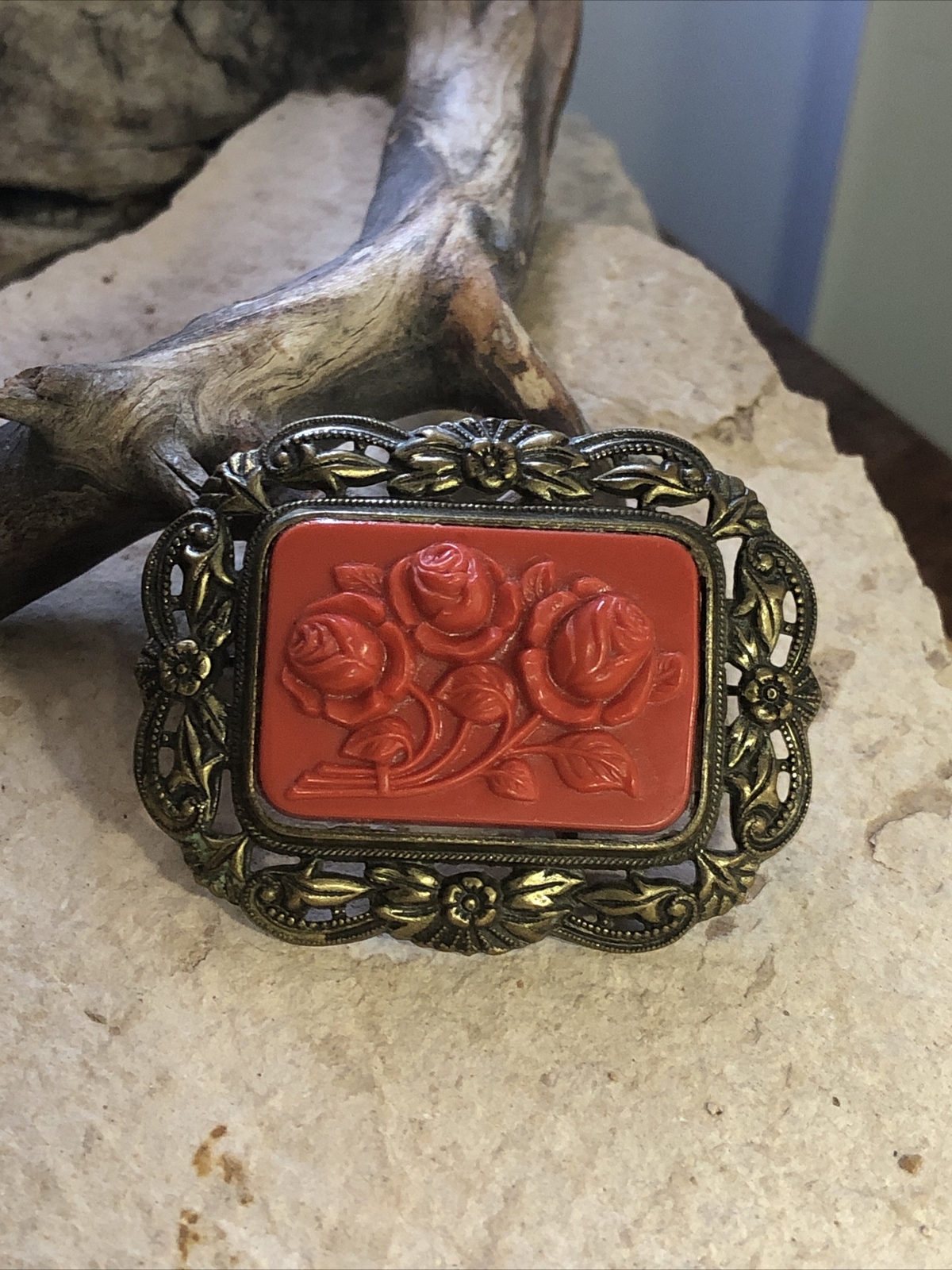 Vintage Brass tone Red Carved Rose Flower Rectangle Pin Brooch 12.3g