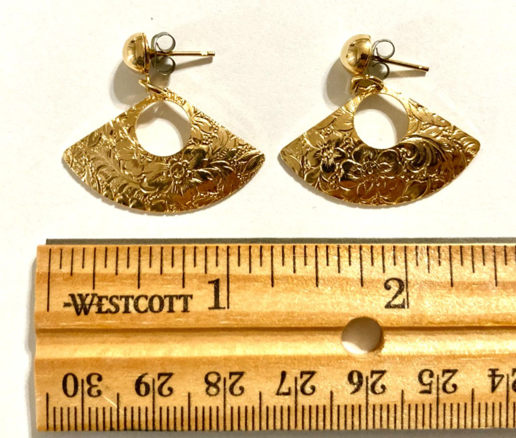 1950s Gold-Tone Floral Filigree Etched Fan Drop Earrings Push Back Closure Vtg!