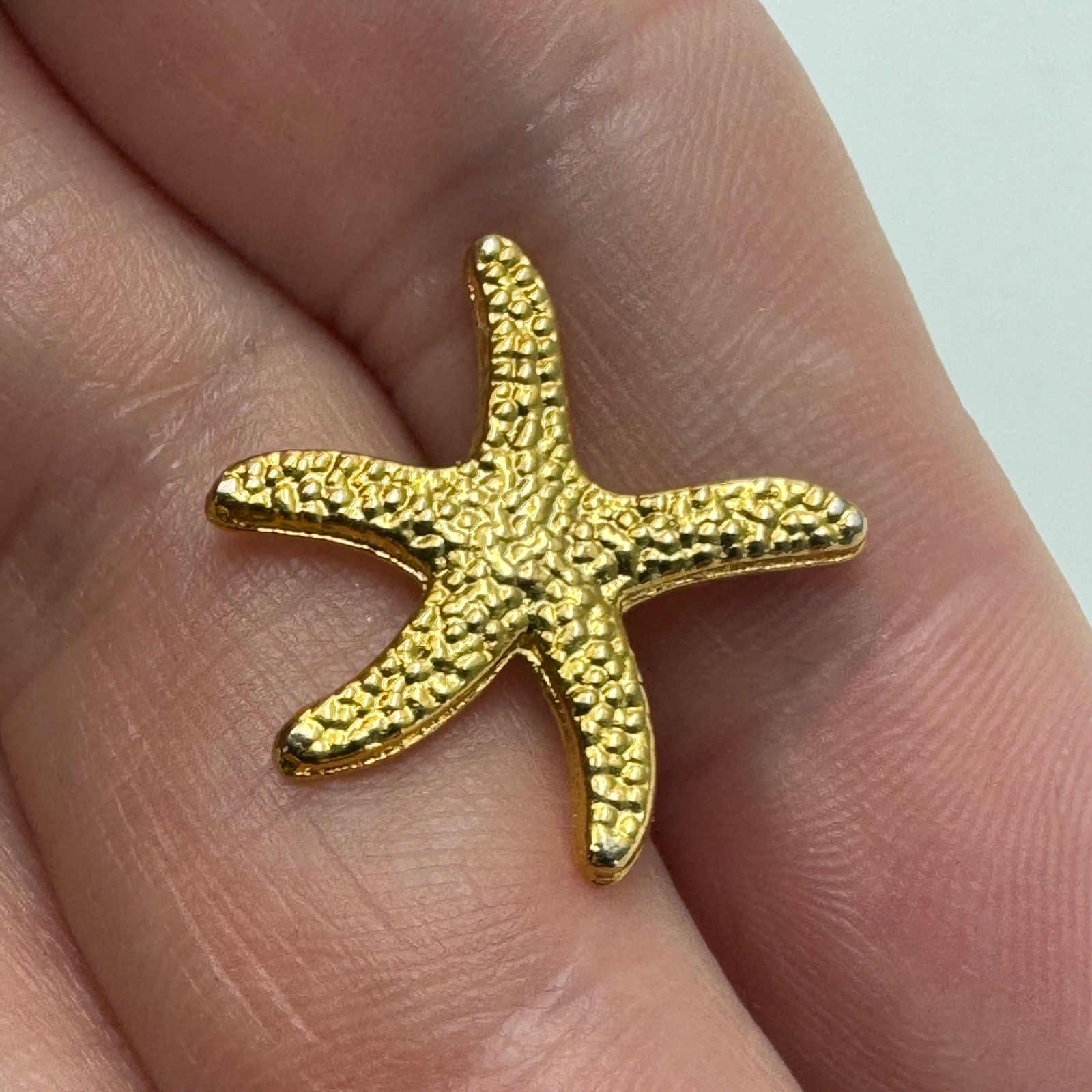 Starfish Lapel Pin Beach Ocean Sea Life Charm 90s Vintage Gold Tone Brooch