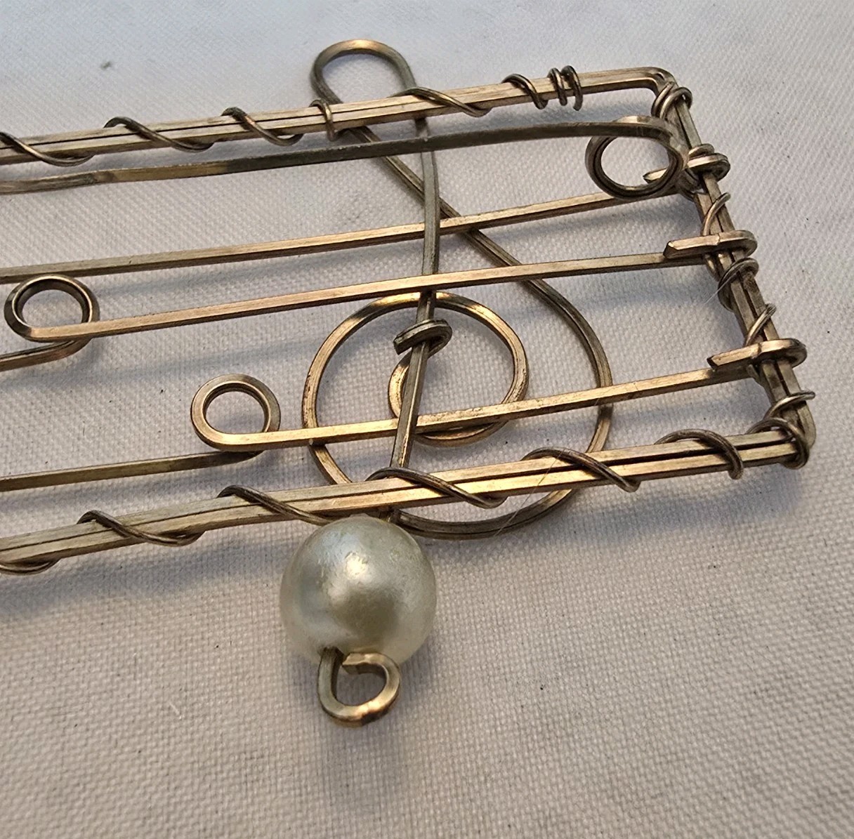 Vintage Artisan Wire Wrapped Brooch Faux Pearl Dangle Open Frame C Clasp #916
