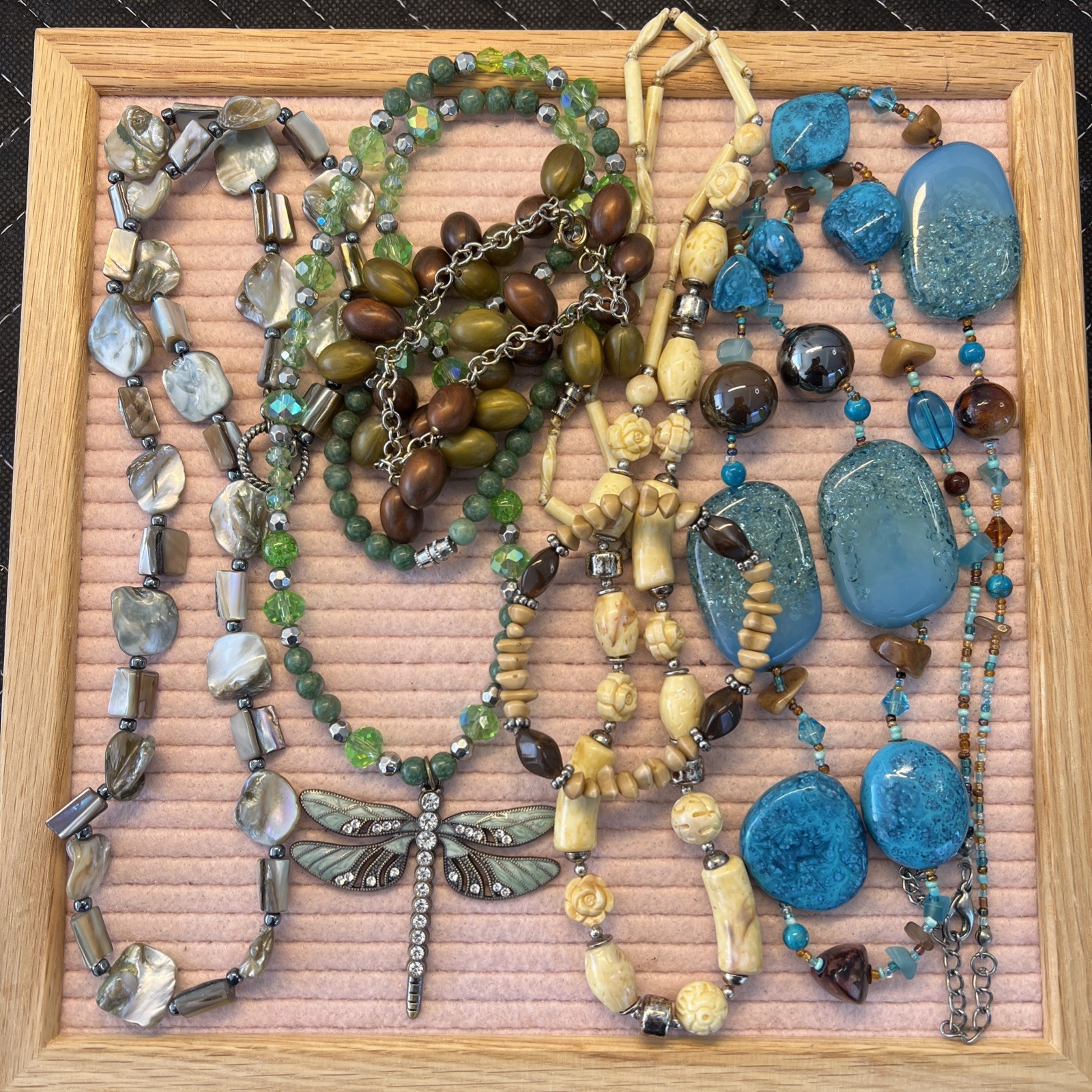 Vintage BOHO Style Jewelry Lot. Real Shell, Bone, Wood Stone Beads Bakelite? V38