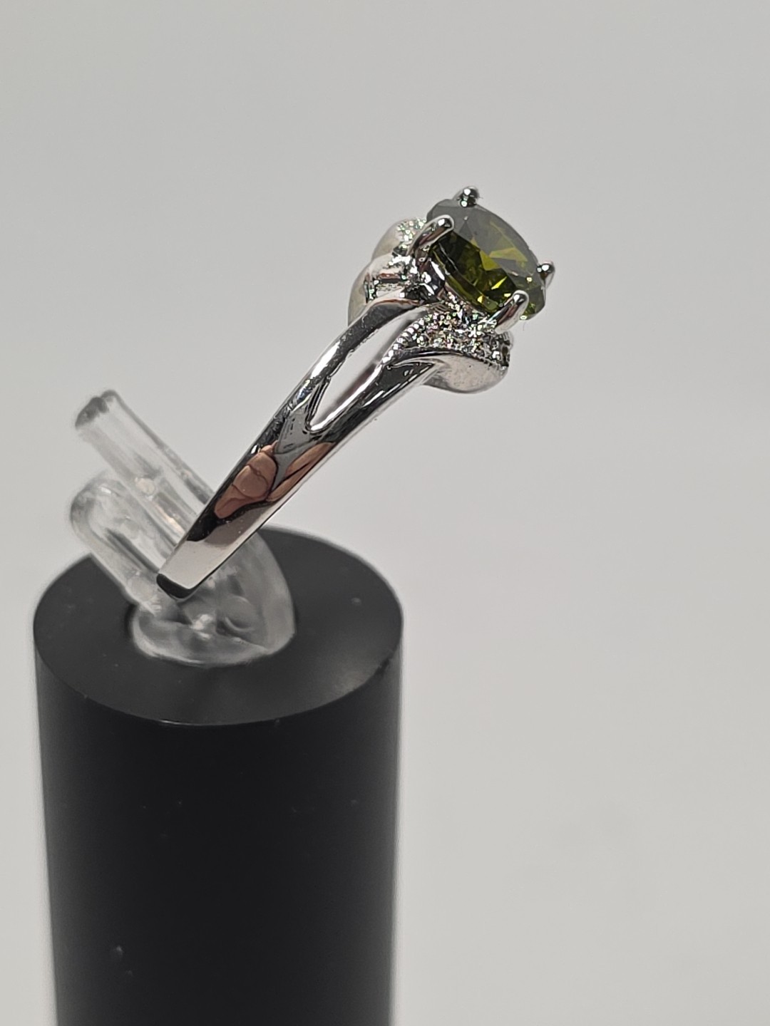 Silver Tone Split Shank Ring Sz Green Peridot Faceted Crystal Solitaire Sz 9