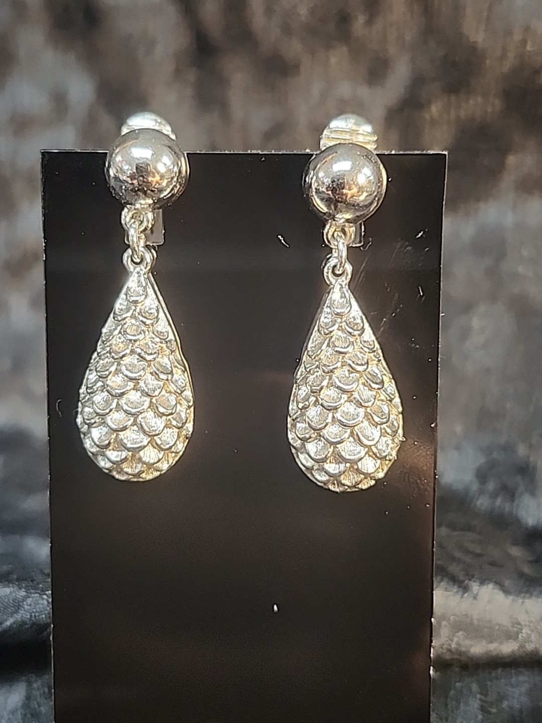 Vtg Monet Fantastic Dangle Clip On Earrings Silver-Tone Teardrop Pine Cone