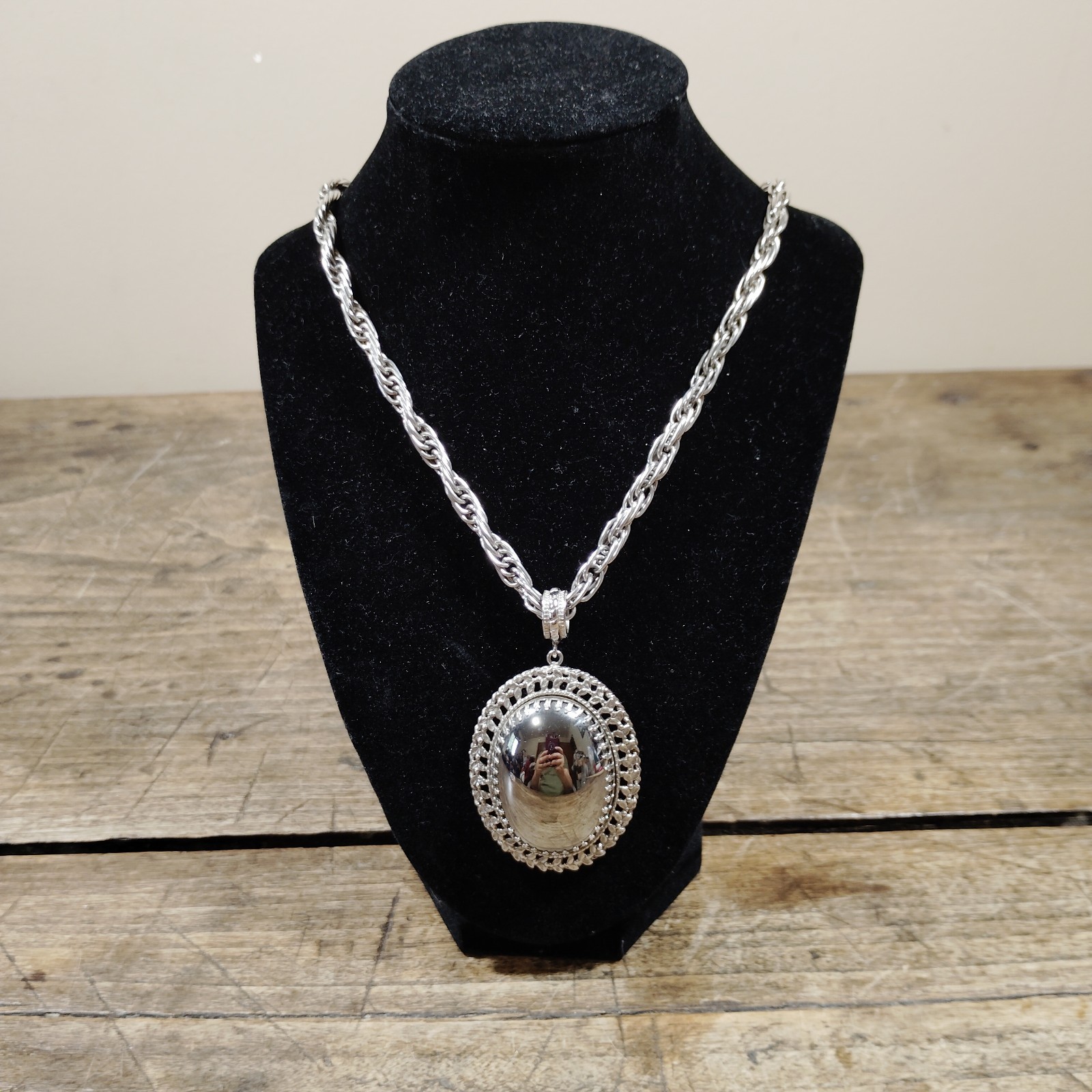 Vintage WHITING & DAVIS Signed Ornate Silver Tone Pendant Necklace Medalion