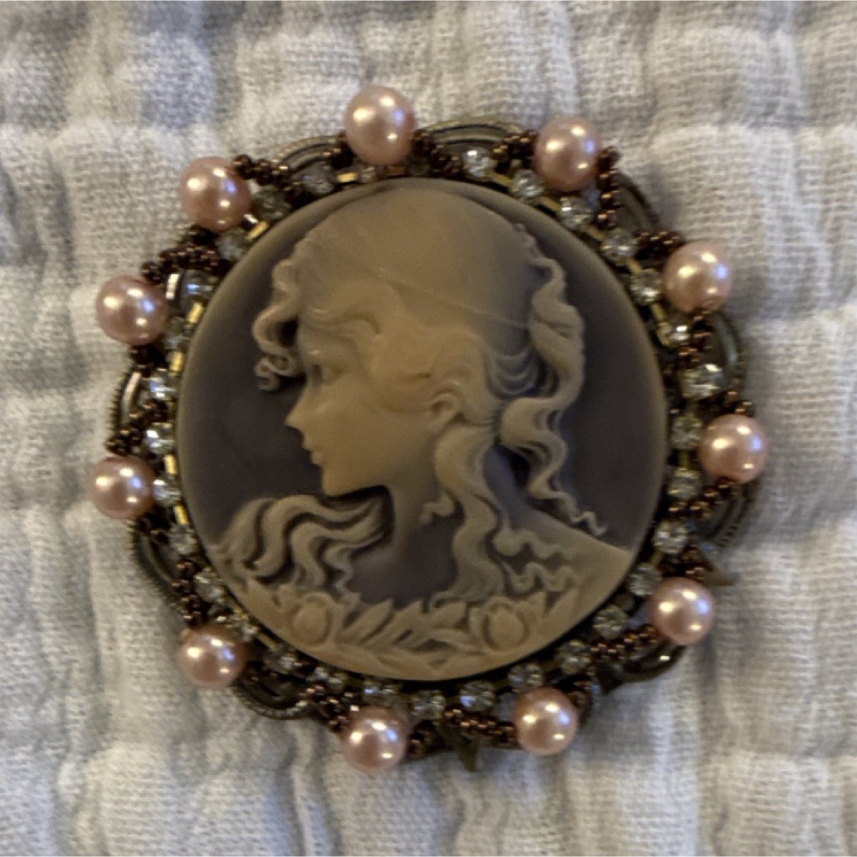 Cameo Pearl Oval Brooch Stone Metal Beauty Beige Pink Bronze