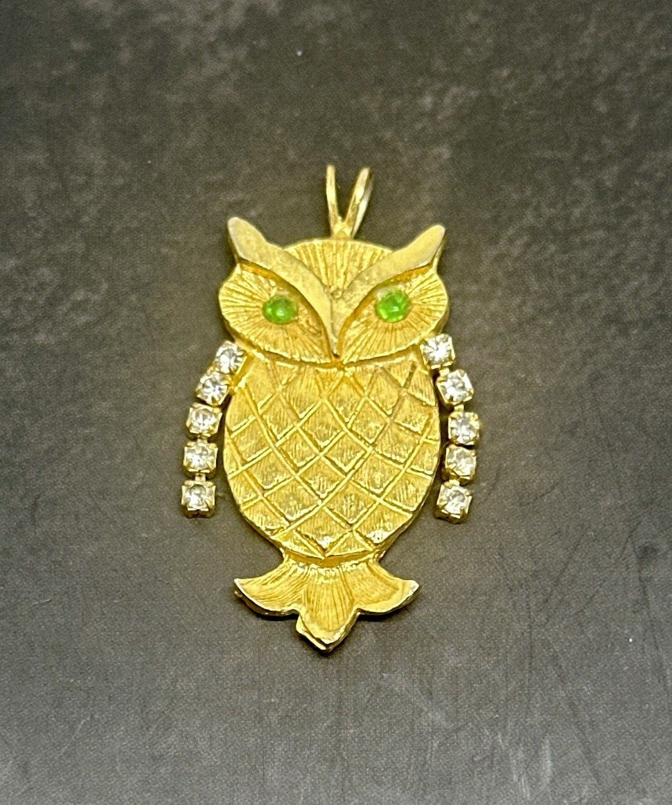 Textured Gold Tone Metal Articulated Rhinestone Owl Bird Green Eye Pendant 1.5″